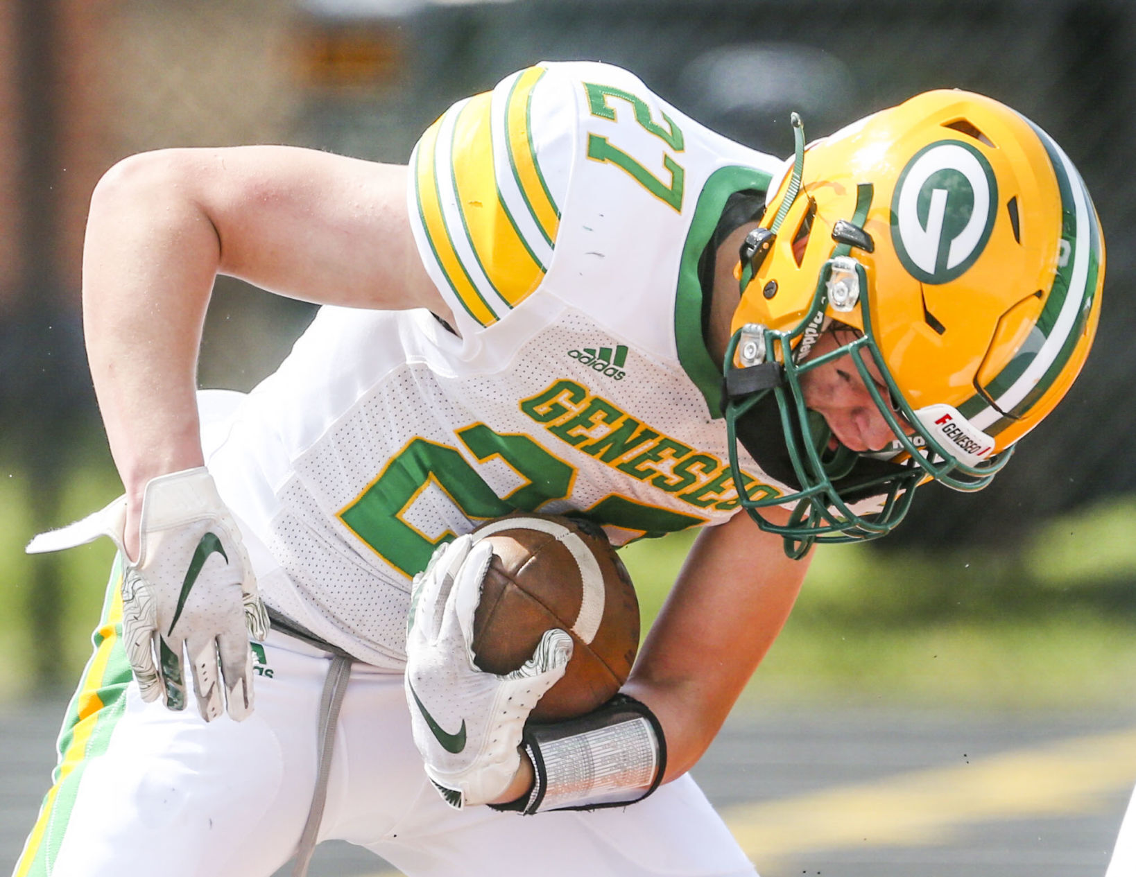 040521-qc-spt-gen-alleman-fball-20.JPG